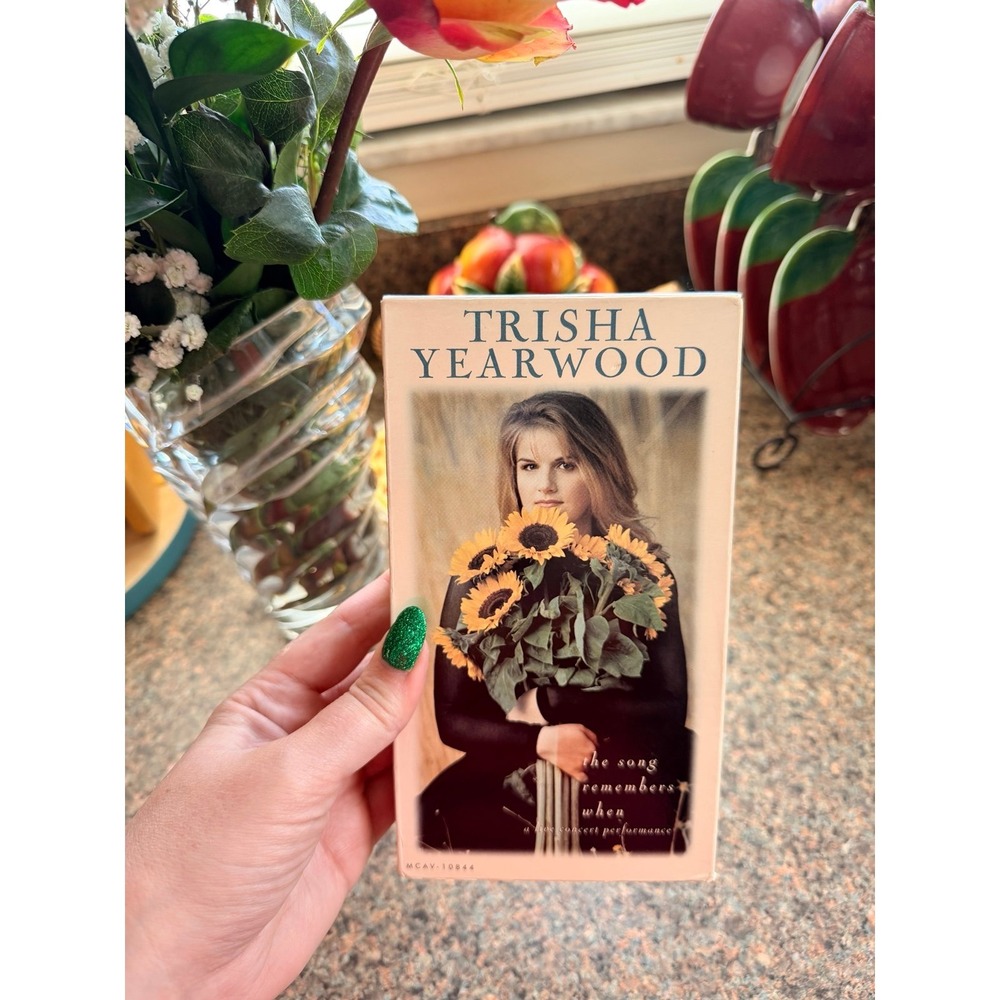 Trisha‎ Yearwood: The Song Remembers When a Live concert performance vhs
